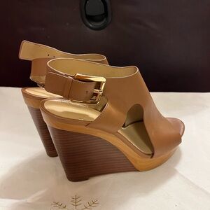 Michael Kors Tan Wedge Sandals open toe